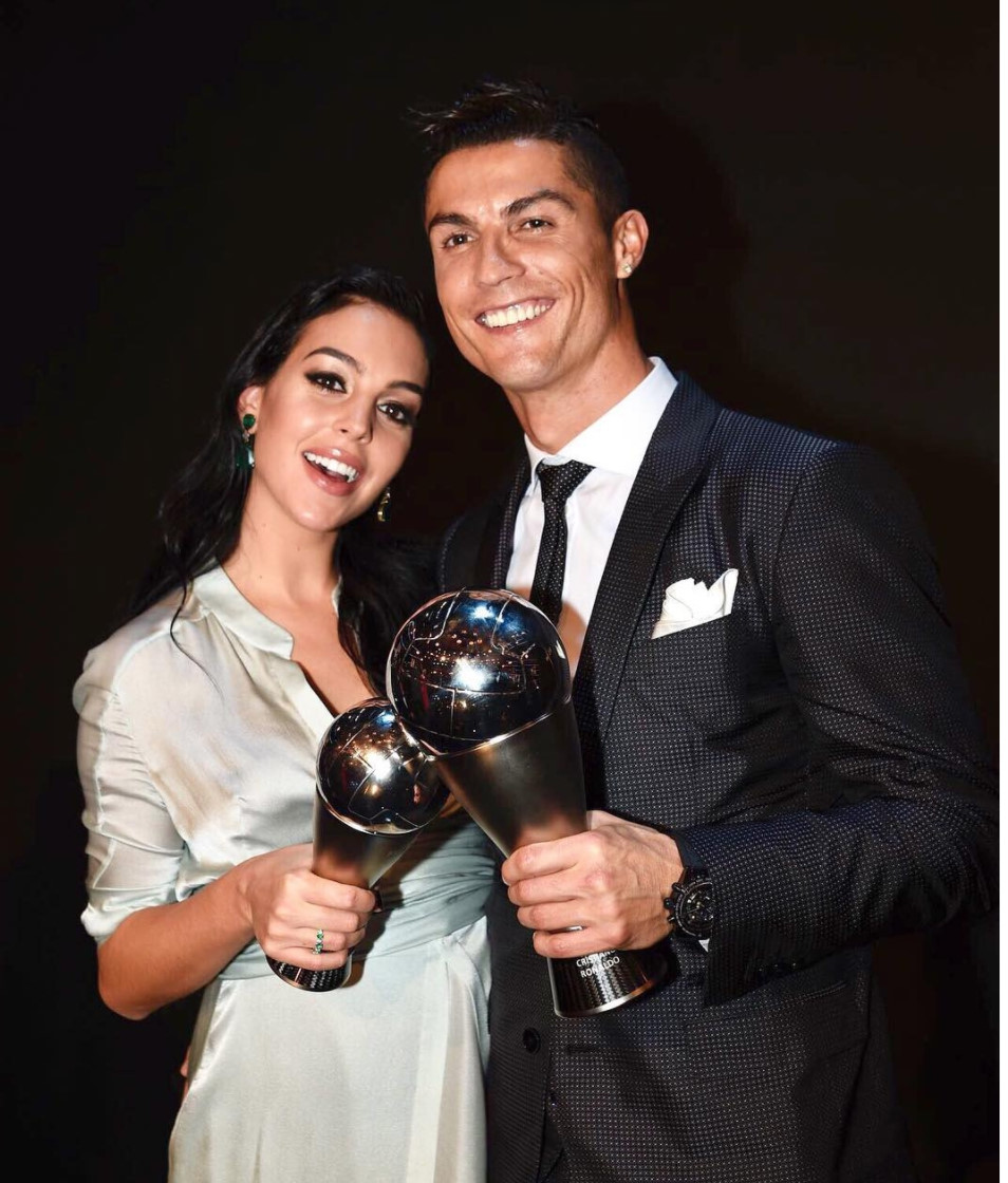Ronaldo cùng bạn gái sắp tổ chức tiệc cưới