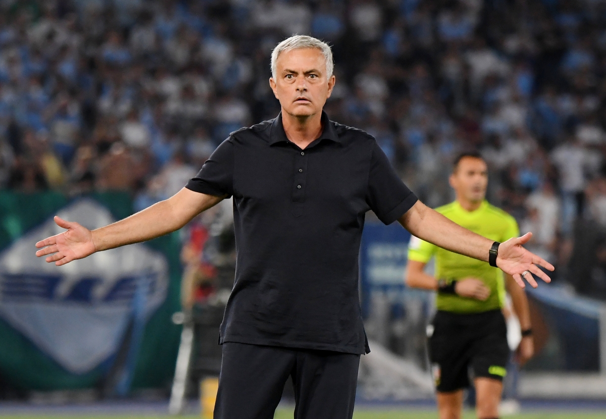 HLV Mourinho thất vọng và bực tức trước màn thua của đội nhà