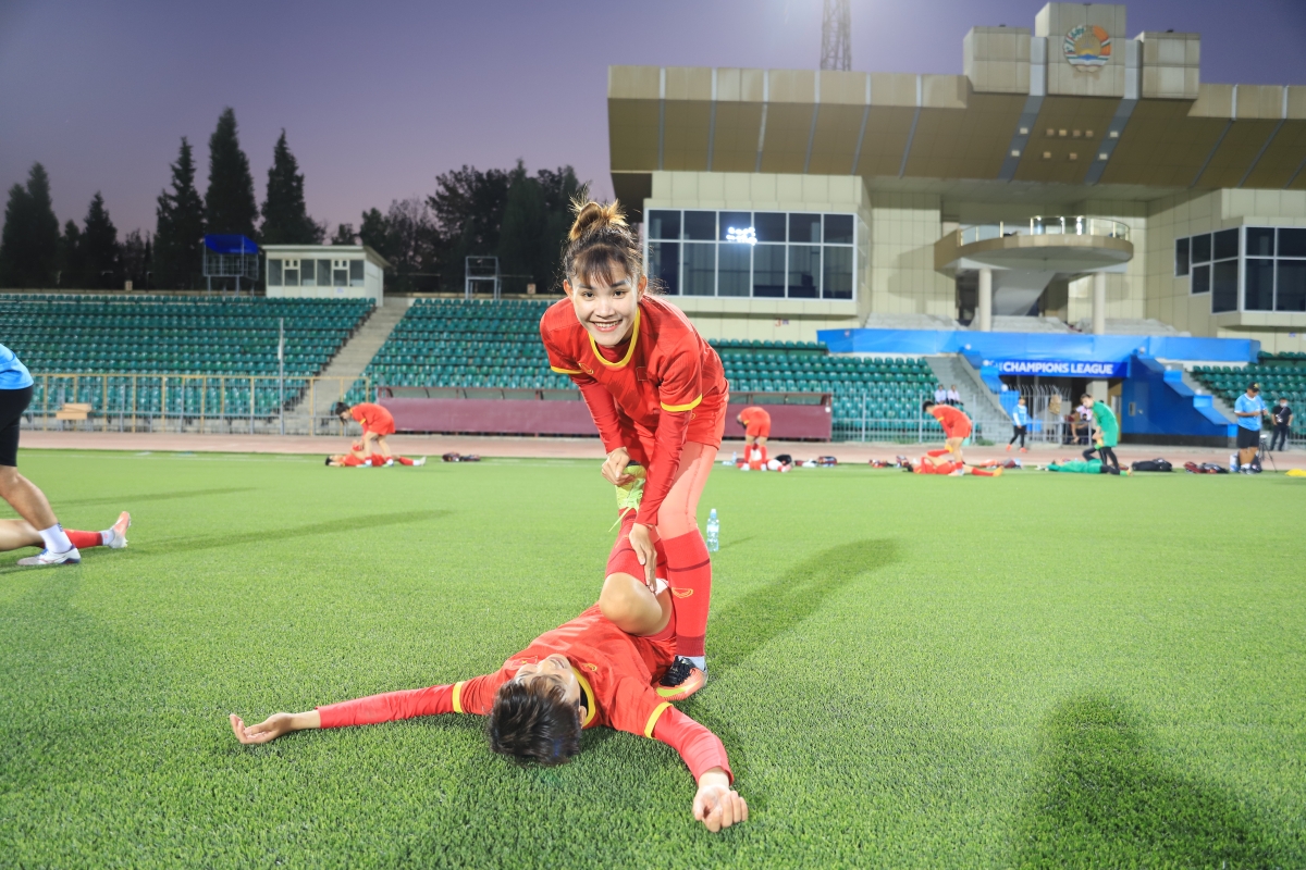 Tuyển Nữ Việt Nam luyện tập để chuẩn bị cho trận đấu với Tajikistan